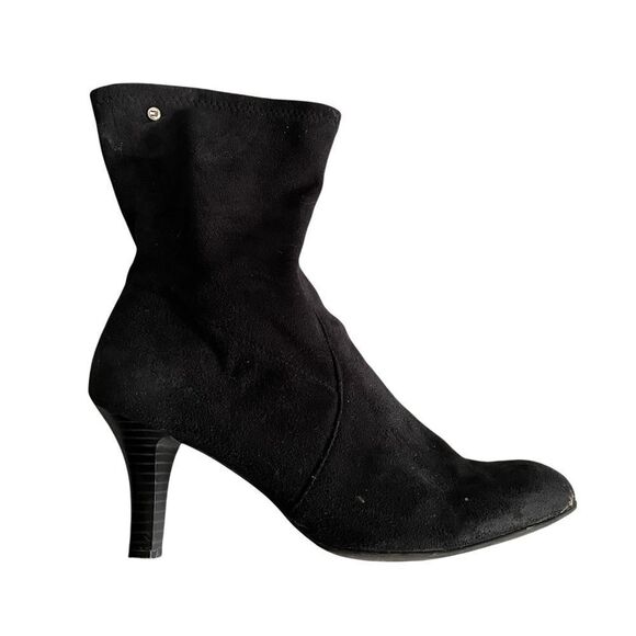 TOMMY HILFIGER Black Faux Suede Pull On Ankle Boots Heel  10 - Picture 2 of 12
